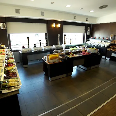 柏银特塔克西姆酒店 5*